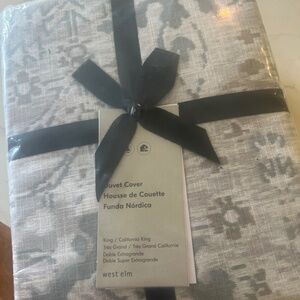West Elm King Duvet Cover/ 2 king shams